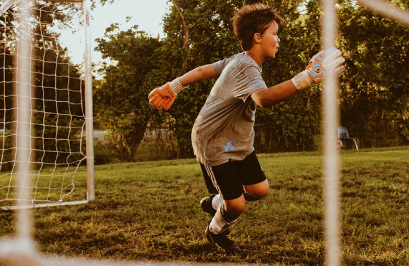 Чем занять ребенка летом? Все «за» и «против» спортивных детских лагерей