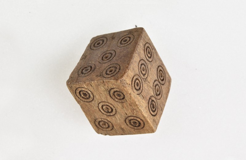 Древний игральный кубик жуликов найден в Норвегии