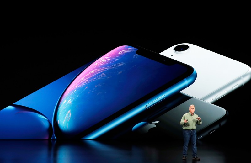 Три смартфона и часы: Apple представила новинки