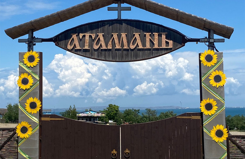 Казачья станица, уникальное кипарисовое озеро, винодельня с историей: куда съездить в Краснодарском крае активному туристу