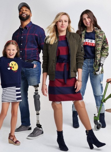 Мода для всех: кто создает одежду для людей с инвалидностью