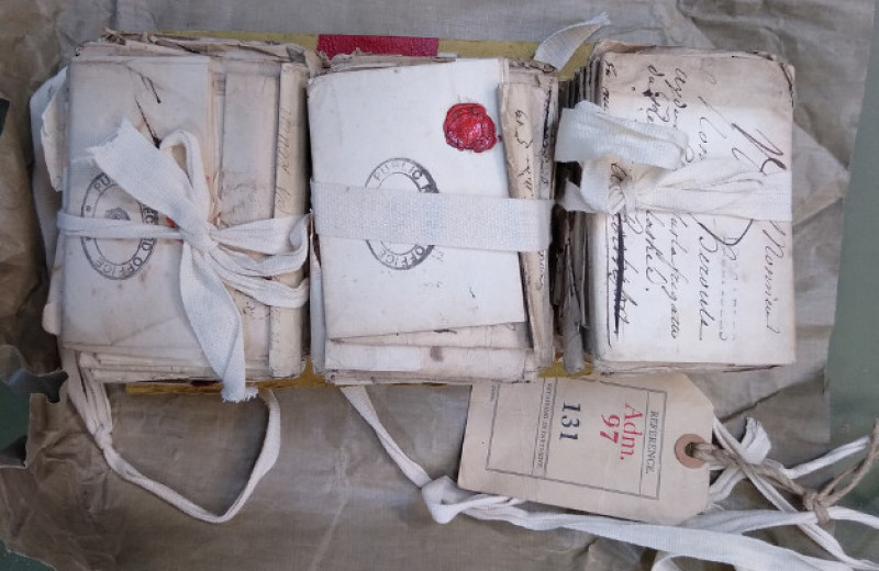 В Британии нашли любовные письма, написанные в XVIII веке плененным французским морякам. Они похожи на современные переписки в WhatsApp