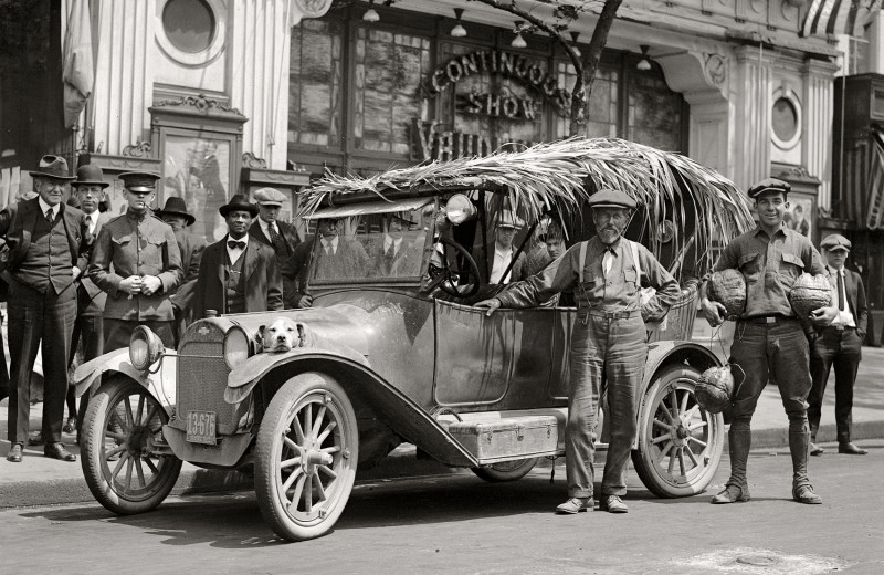 Семь фото автомобилей столетней давности