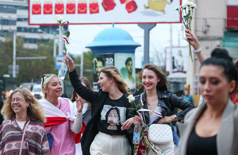 Цветы протеста: как женщины стали новой политической силой Беларуси