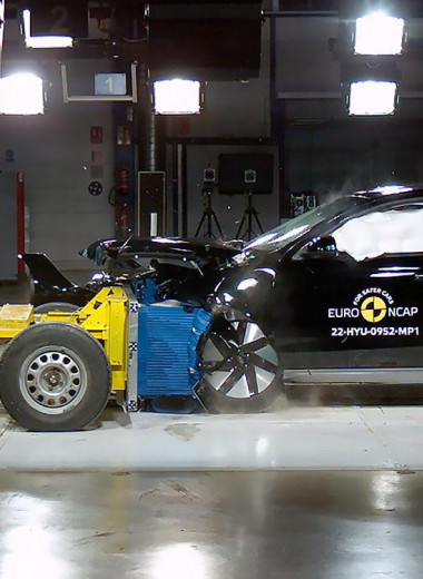 BMW X3 и Genesis GV70 разбили на краш-тестах: на чем безопасно ездить
