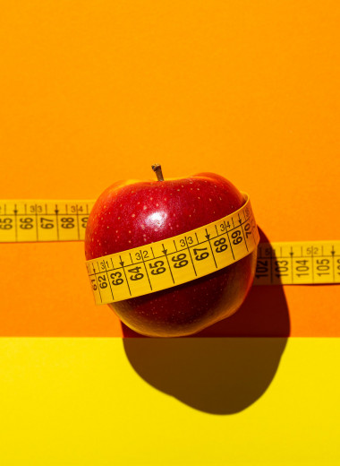 Все толстеют, а ты похудей: 7 советов, которые помогут скинуть вес за праздники