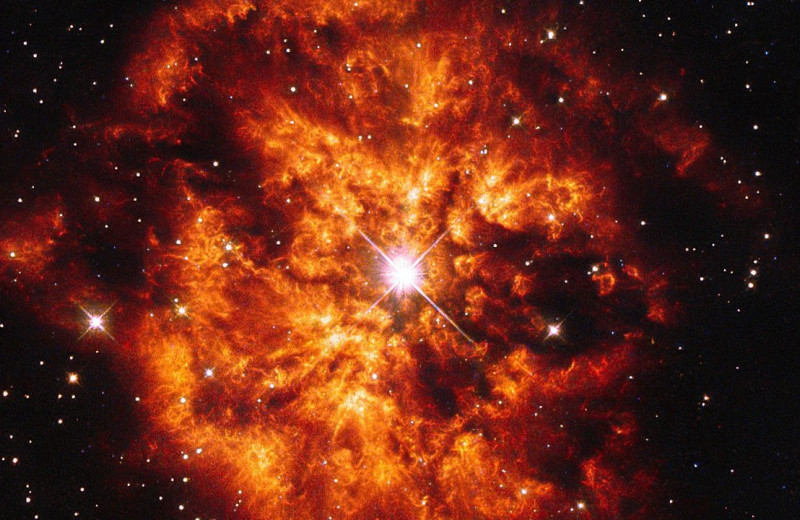 Астрономы открыли необычный тип сверхновой звезды. Она первая в своем роде