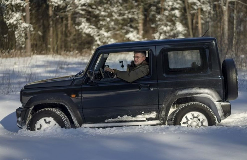 Пределы проходимости. В Suzuki Jimny по снежной целине (видео)