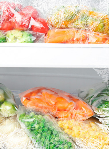 Как правильно разморозить холодильник: инструкции и лайфхаки для хозяек