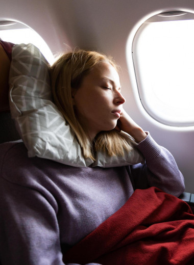 Как выспаться в самолете? 4 совета и лайфхак от стюардессы, о котором вы никогда не слышали