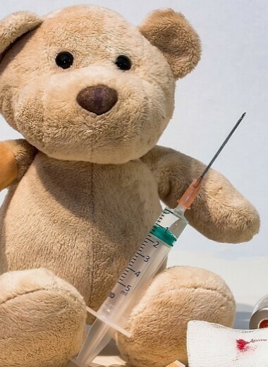 Спорный вопрос: нужно ли делать прививки детям и взрослым