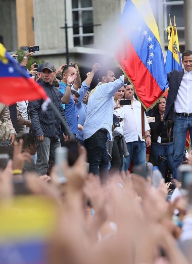 Лидер парламента Венесуэлы объявил себя президентом. Его признал Трамп: главное