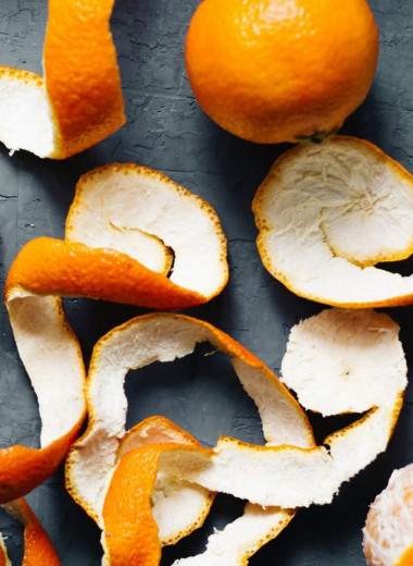 Цитрусовый помощник: 7 неожиданных способов использования апельсиновой корки на кухне