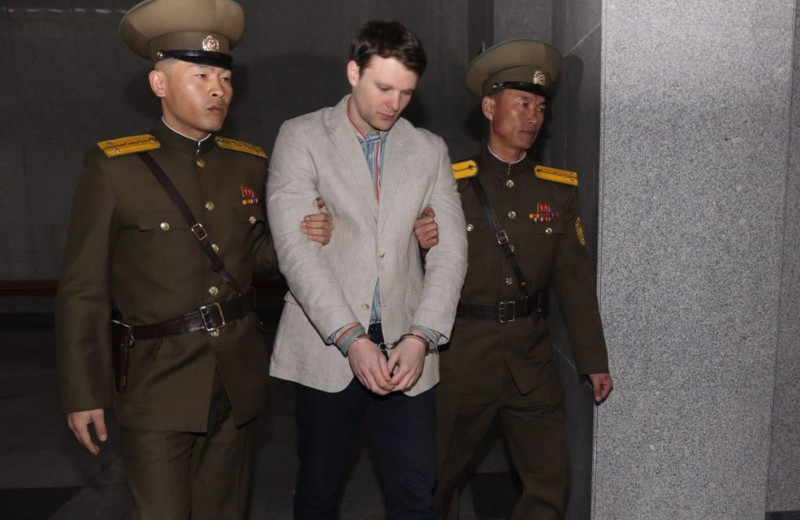 После года в северокорейской тюрьме умер американский студент: хроника событий