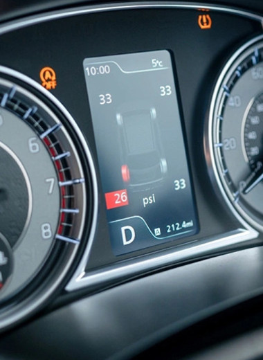 Почему появляется ошибка давления в шинах и как ее сбросить