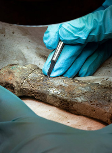 Археолог-любитель нашел второй фрагмент редкого меча эпохи викингов