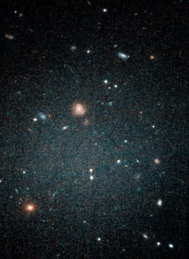 Найдена галактика без темной материи