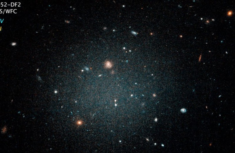Найдена галактика без темной материи