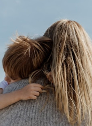 Биологическая цена материнства: почему много родов ускоряет старение