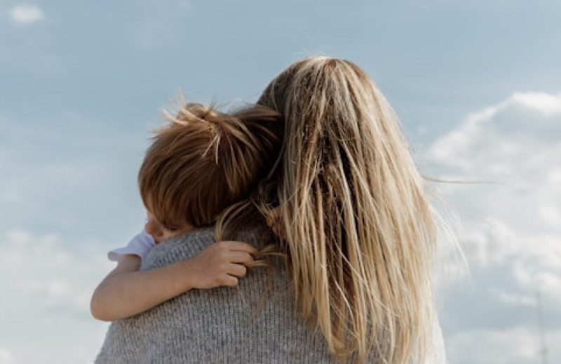 Биологическая цена материнства: почему много родов ускоряет старение