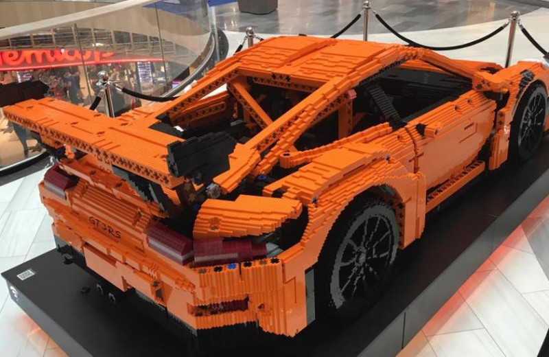 Автомобили и дома: 7 полноразмерных конструкций из LEGO