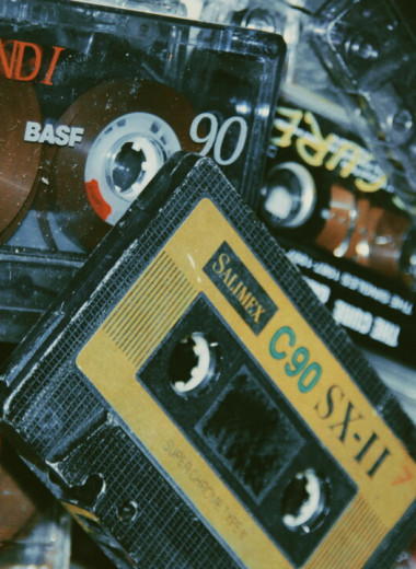 Музыка, которую можно положить в карман пиджака: история аудиокассет и их создателя Лу Оттенса