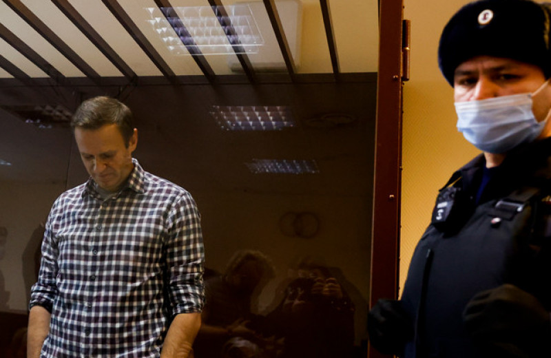 Мосгорсуд отказался освобождать Навального по требованию ЕСПЧ. Так можно? Разбираемся с юристами