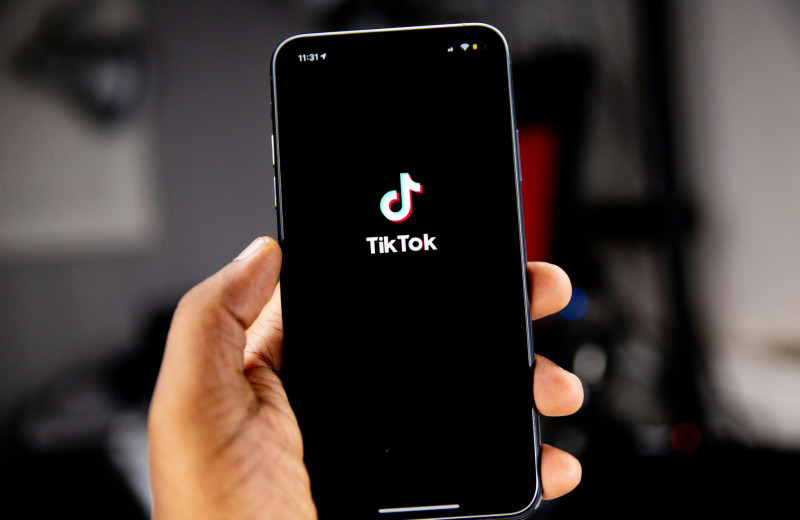 Исследование: мозг пользователей TikTok работает иначе в рискованных ситуациях
