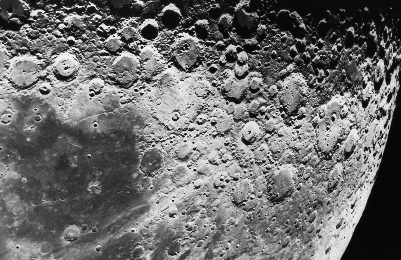 По ту сторону Луны: как рождаются мифы о базах пришельцев и НЛО