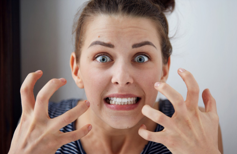 Привычка во сне, которая медленно разрушает зубы