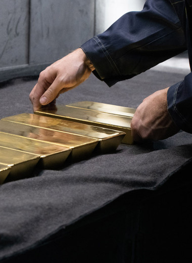 «Люди повезли в карманах»: зачем россияне покупают слитки золота по 100 т в год