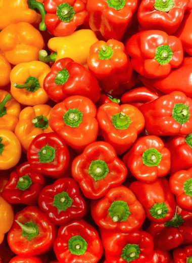 Светофор на прилавках: чем отличаются красные желтые и зеленые болгарские перцы