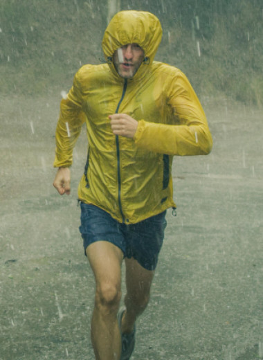 Как правильно бегать под дождем