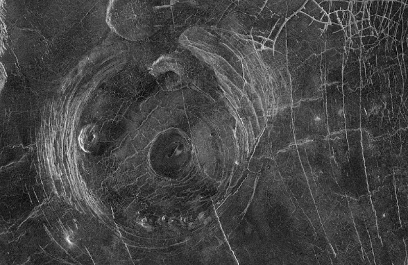 Моделирование указало на десятки активных вулканических структур на Венере