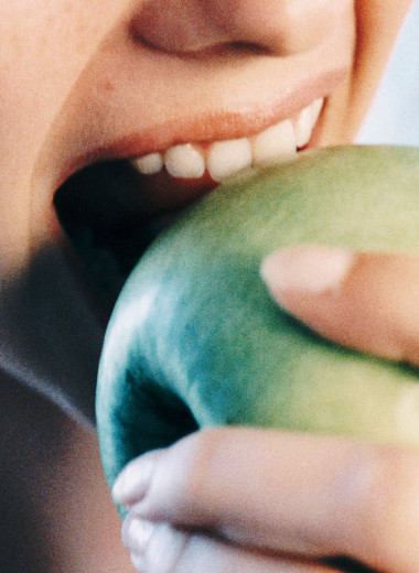 Что будет, если каждый день съедать яблоко, рассказали ученые