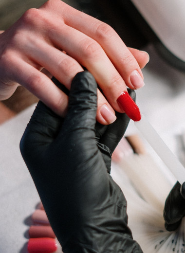 «Это недопустимо»: нейл-мастер рассказала о самой опасной ошибке при наращивании ногтей