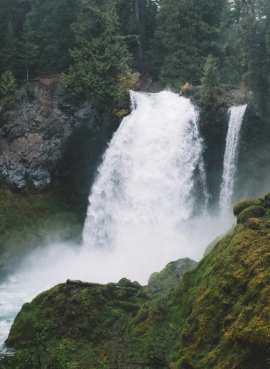 Почти километр в высоту: 5 самых высоких водопадов в мире