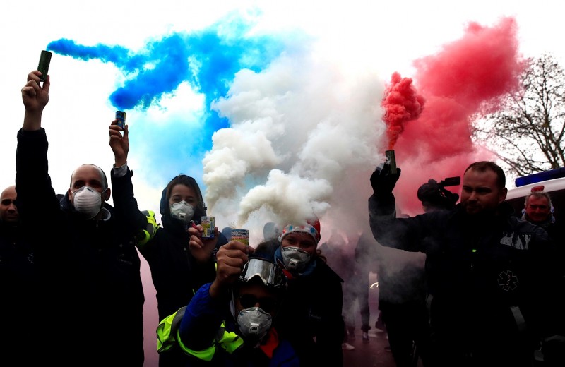 Бензин и булыжник: почему Францию захлестнул уличный бунт