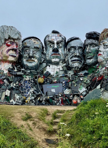 Лидеры «большой семерки» из мусора: инсталляция