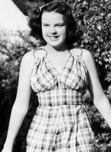 Платья Дороти и «суеверные туфли»: что носила звезда мюзиклов Джуди Гарленд