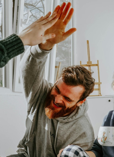 Заговорить как чат-бот: как ИИ проникает в человеческую речь и меняет стиль общения