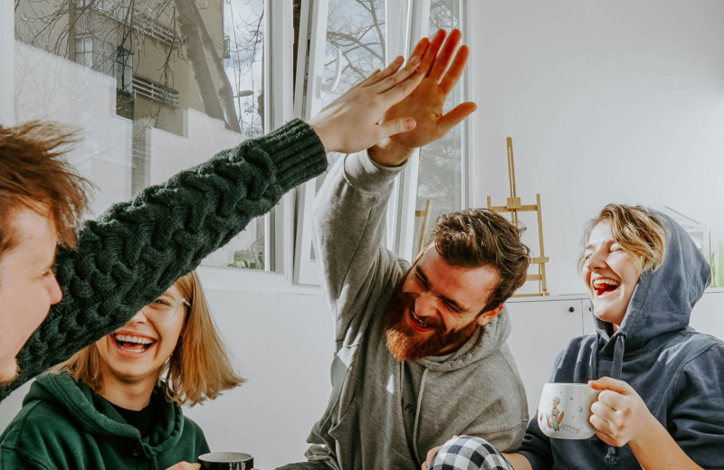 Заговорить как чат-бот: как ИИ проникает в человеческую речь и меняет стиль общения