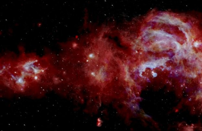 Найдена аномальная звезда, рожденная в адски горячем облаке материи рядом с черной дырой