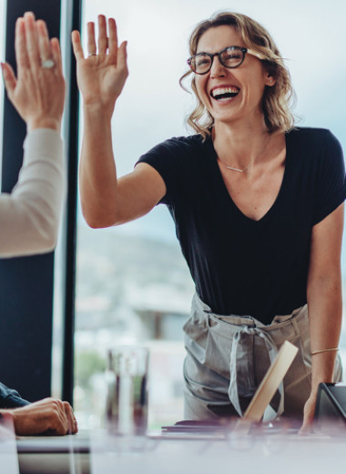 От варежек до квеста в темноте: как работает добрый бизнес