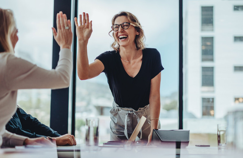 От варежек до квеста в темноте: как работает добрый бизнес