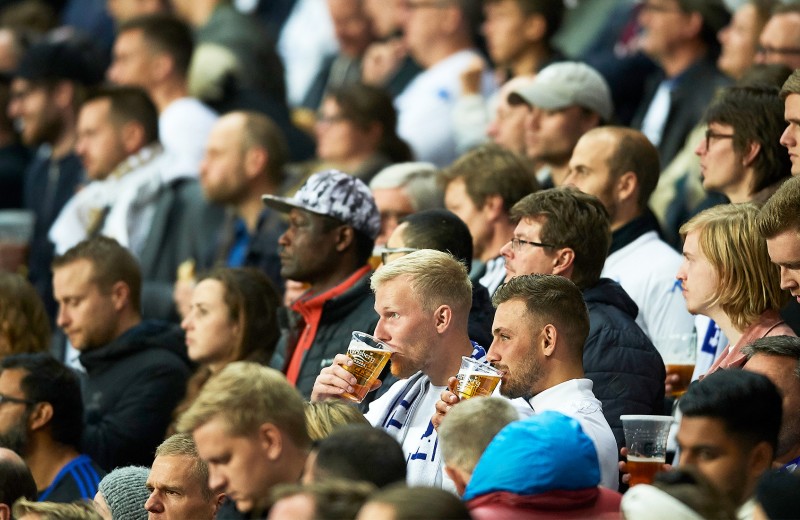 Алкоголь поможет спорту: зачем пиво возвращают на российские стадионы