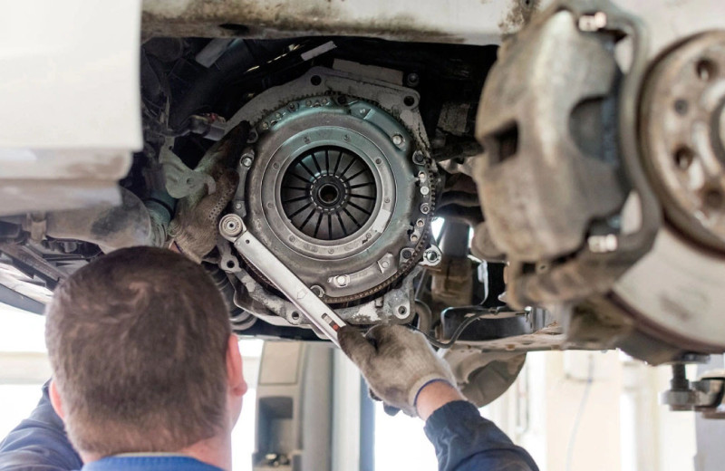 Как правильно отрегулировать сцепление, если оно буксует