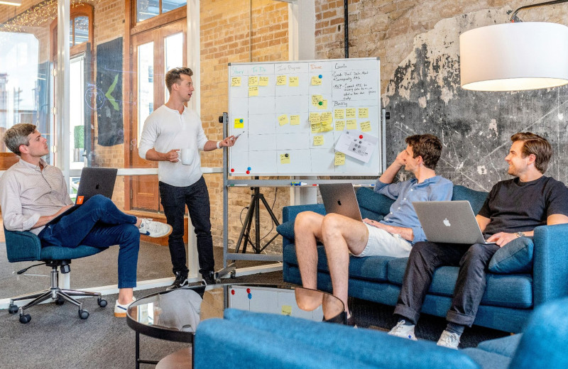 Зумеры запустили новый тренд — conscious unbossing: отказ от управления становится нормой