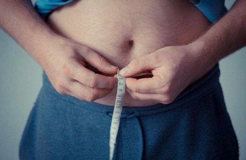 Не пивной живот: 8 основных причин, почему мужчины резко набирают вес