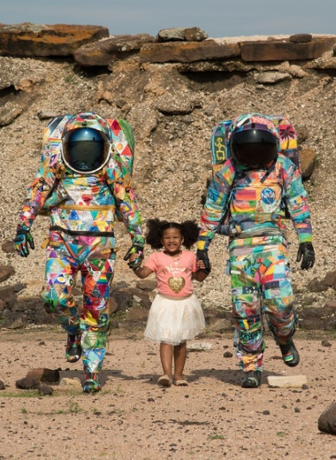 «Тонкая линия атмосферы защищает нас всех»: как астронавт Николь Скотт помогает детям с онкозаболеваниями